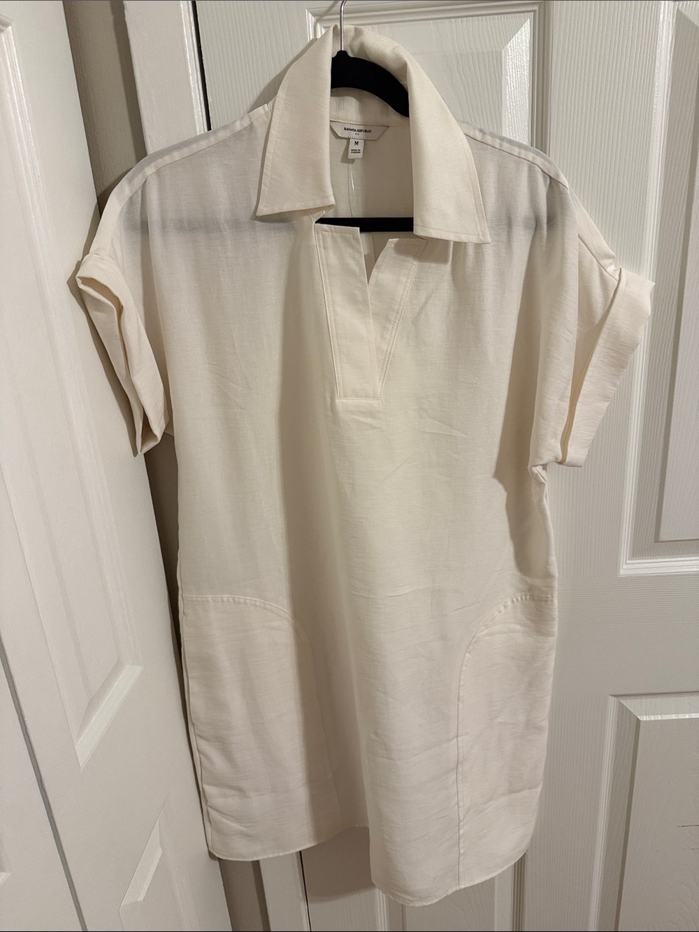 Banana Republic Women's Cream Shirt Dress - Relaxed Collar Style